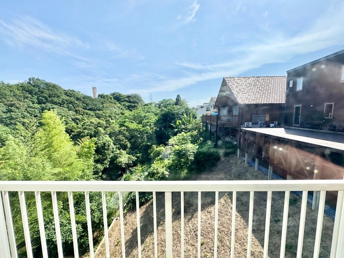 物件内観写真16　(室内からの展望)