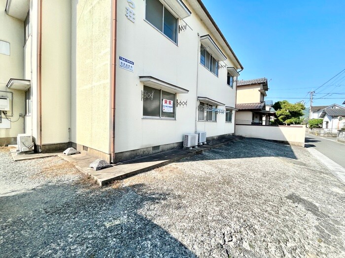 物件外観写真2　(駐車場)