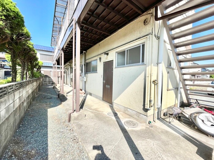 物件外観写真3　(エントランス部分)