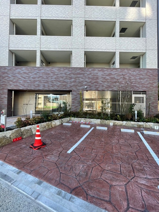 物件外観写真3　(駐車場)