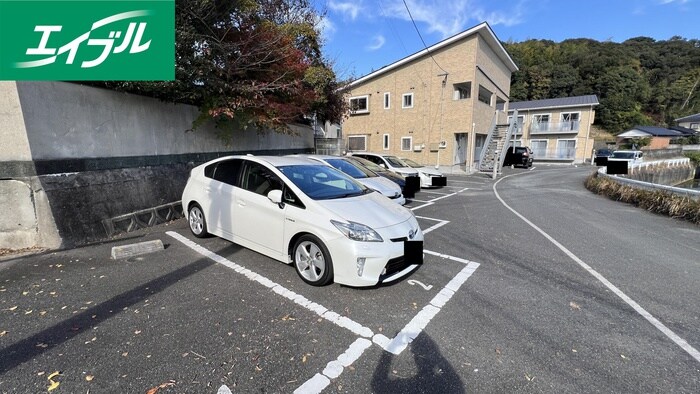物件外観写真2　(駐車場)