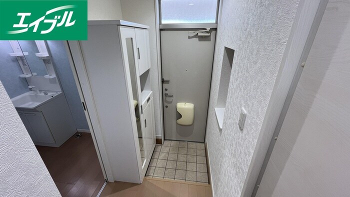 物件内観写真13　(玄関)