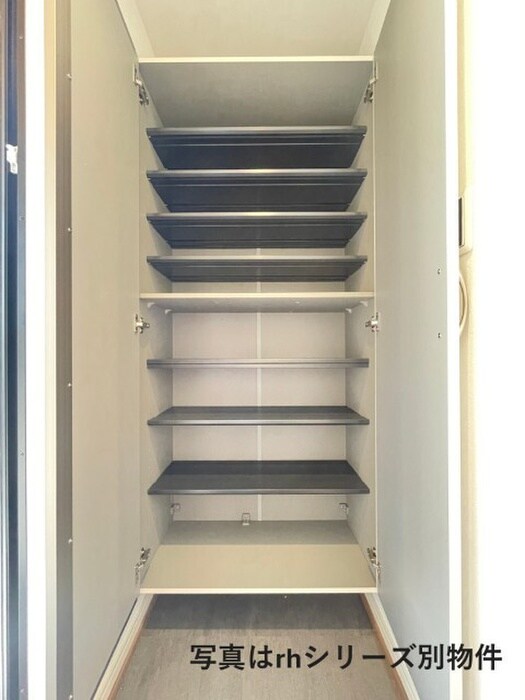 物件内観写真8　(靴箱)