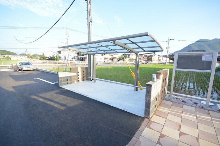 物件外観写真3　(駐輪場)