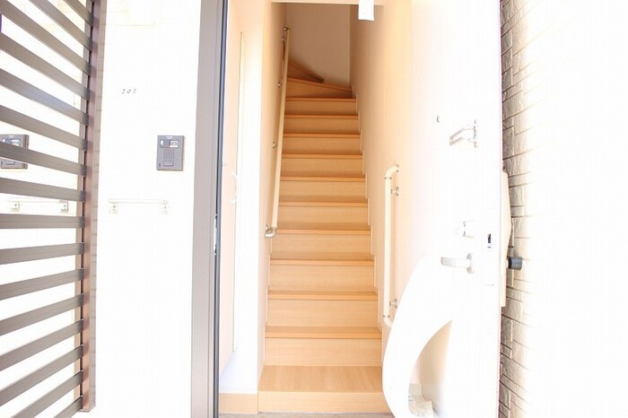 物件内観写真12　(玄関)