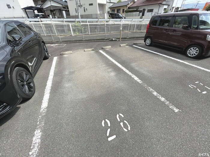 物件外観写真3　(駐車場)