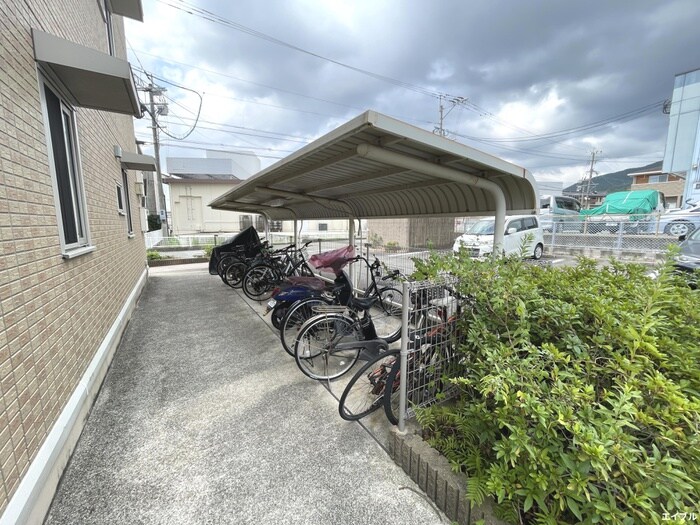 物件外観写真4　(駐輪場)
