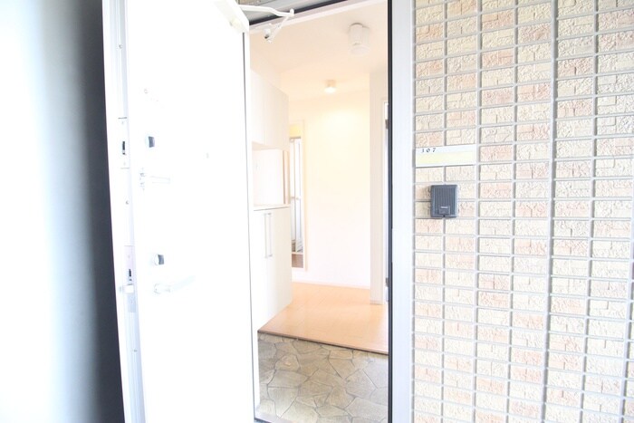 物件内観写真10　(玄関)