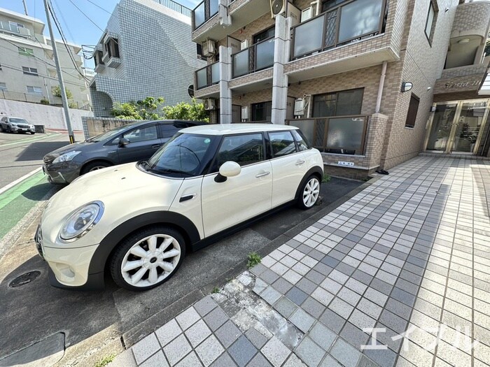 物件外観写真3　(駐車場)