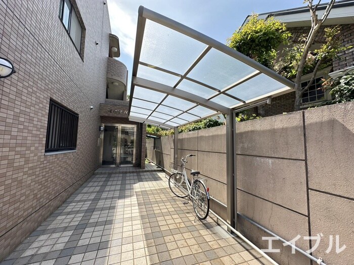 物件外観写真4　(駐輪場)