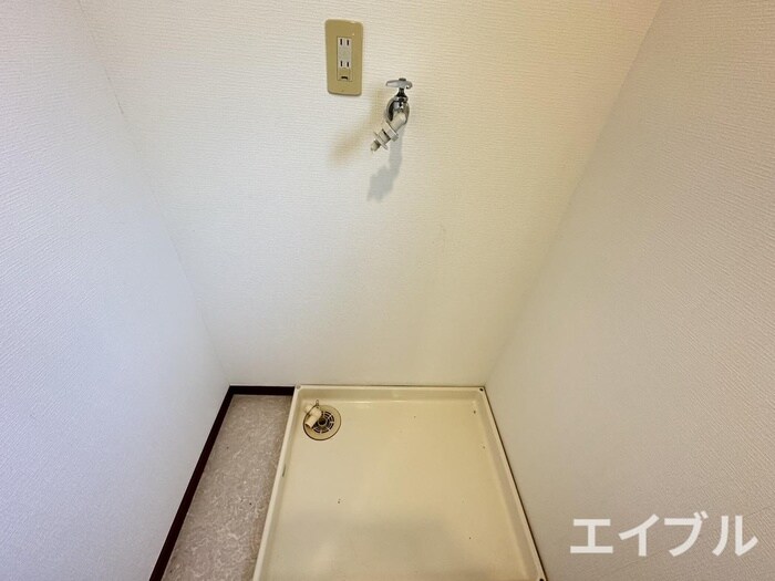 物件内観写真14　(洗濯機置場)