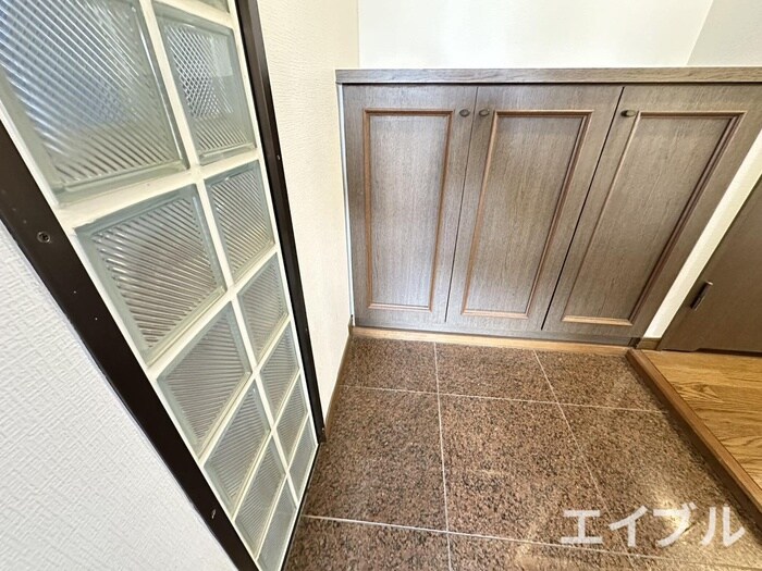 物件内観写真16　(玄関)