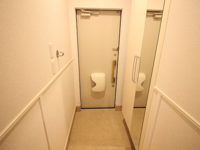 物件内観写真14　(玄関)