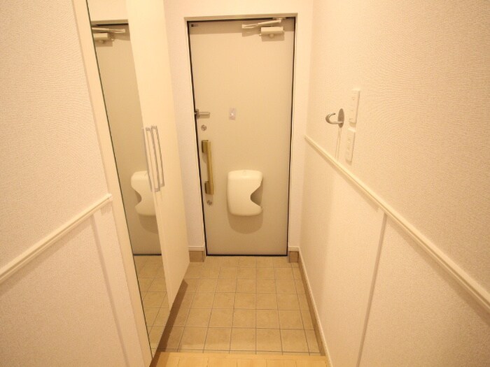 物件内観写真16　(玄関)