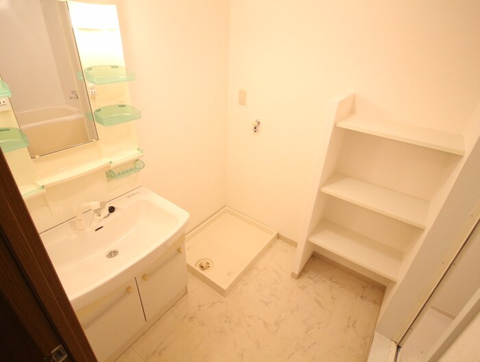 物件内観写真10　(洗濯機置場)