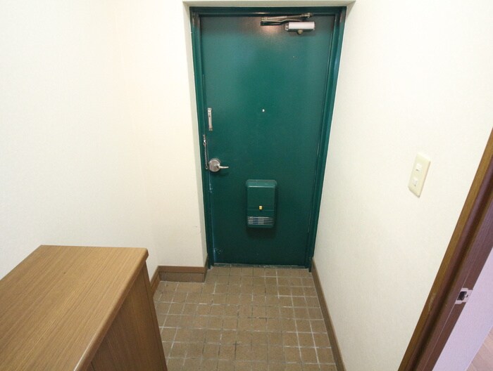 物件内観写真12　(玄関)