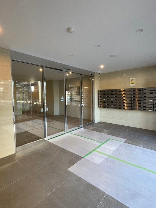 物件外観写真2　(エントランス部分)