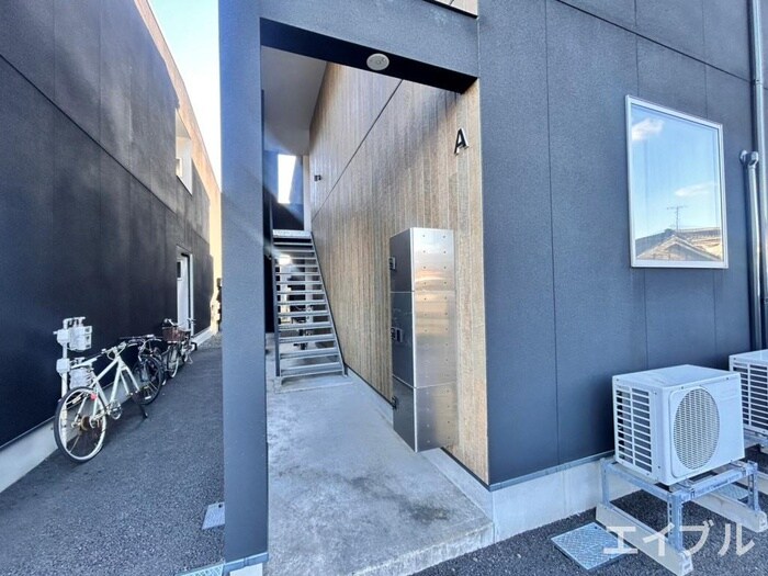 物件外観写真3　(エントランス部分)