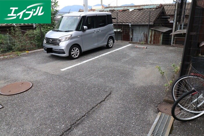 物件外観写真2　(駐車場)