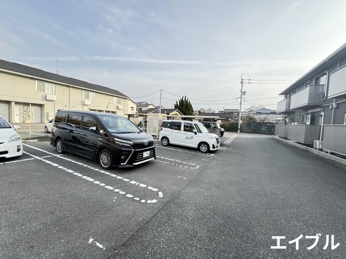 物件外観写真2　(駐車場)