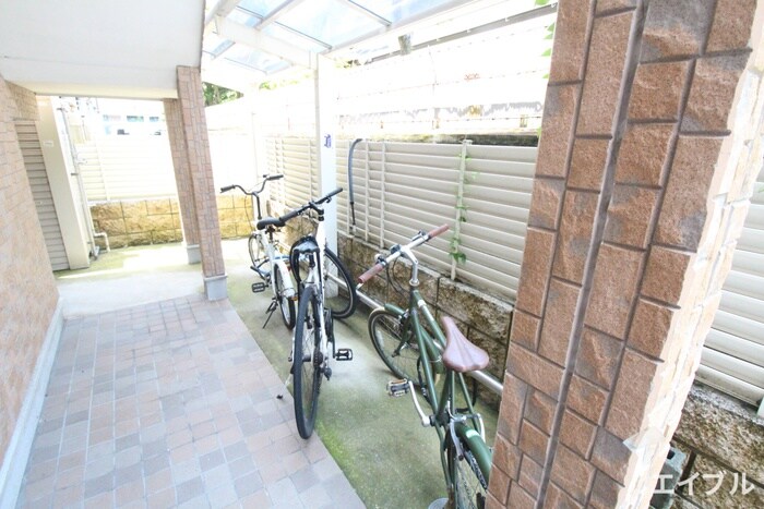 物件外観写真5　(駐輪場)