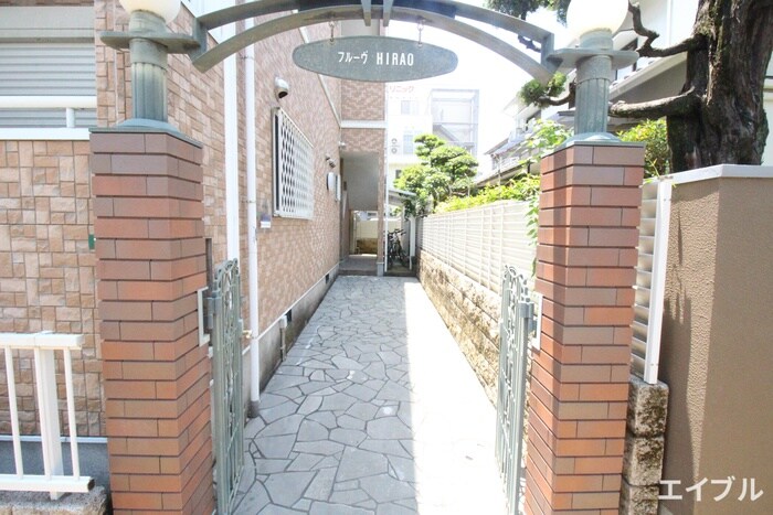 物件外観写真6　(エントランス部分)