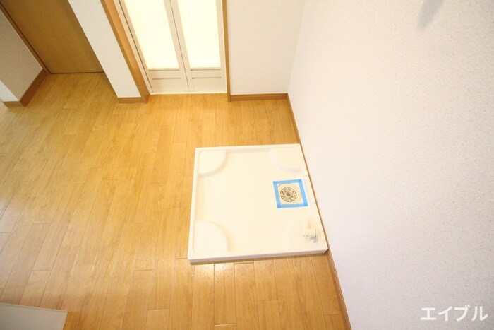 物件内観写真18　(洗濯機置場)