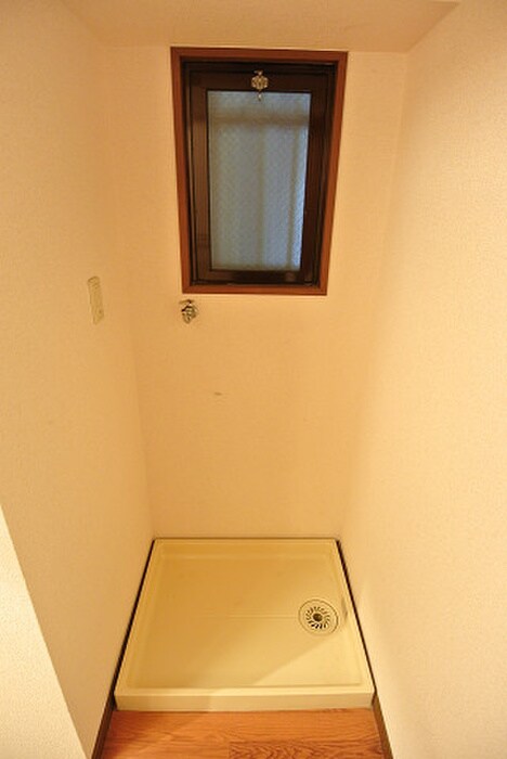 物件内観写真10　(洗濯機置場)