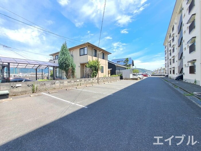 物件外観写真2　(駐車場)