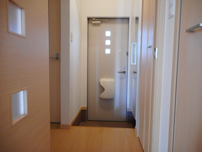 物件内観写真14　(玄関)