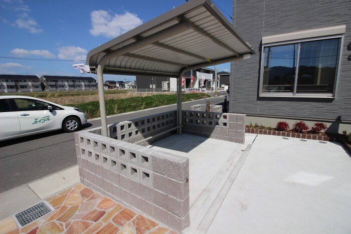 物件外観写真3　(駐輪場)