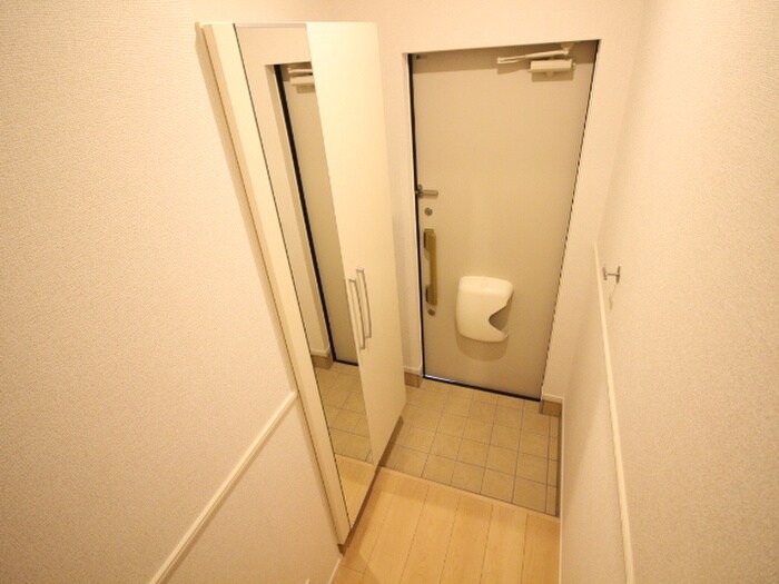 物件内観写真14　(玄関)
