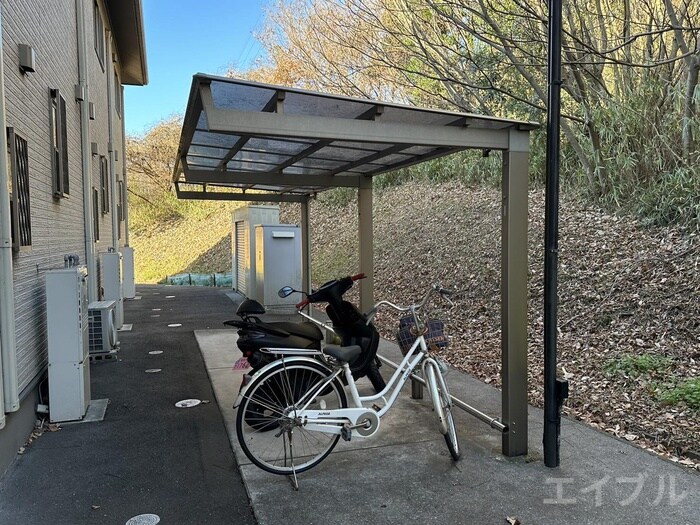 物件外観写真3　(駐輪場)