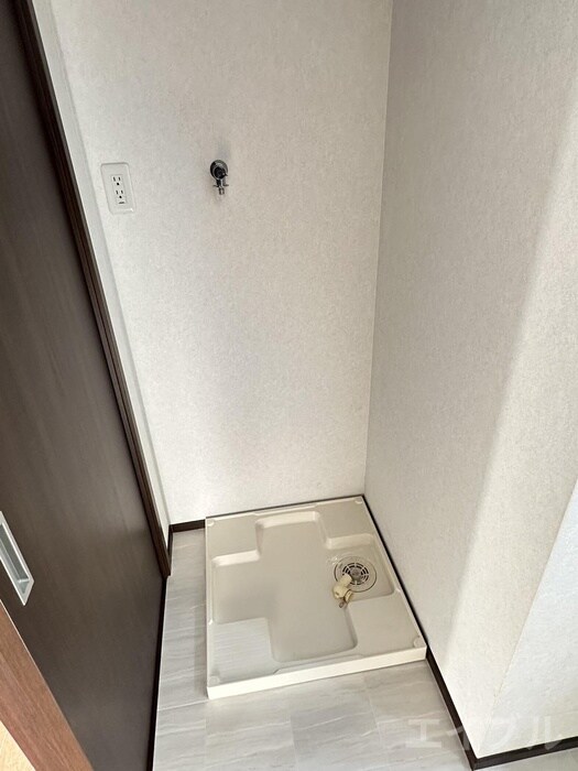 物件内観写真12　(洗濯機置場)