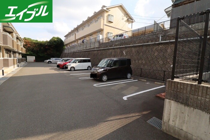 物件外観写真2　(駐車場)