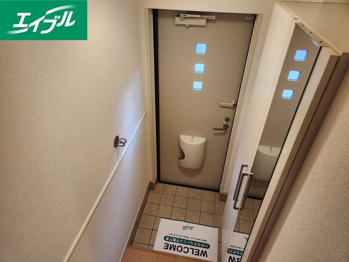 物件内観写真13　(玄関)