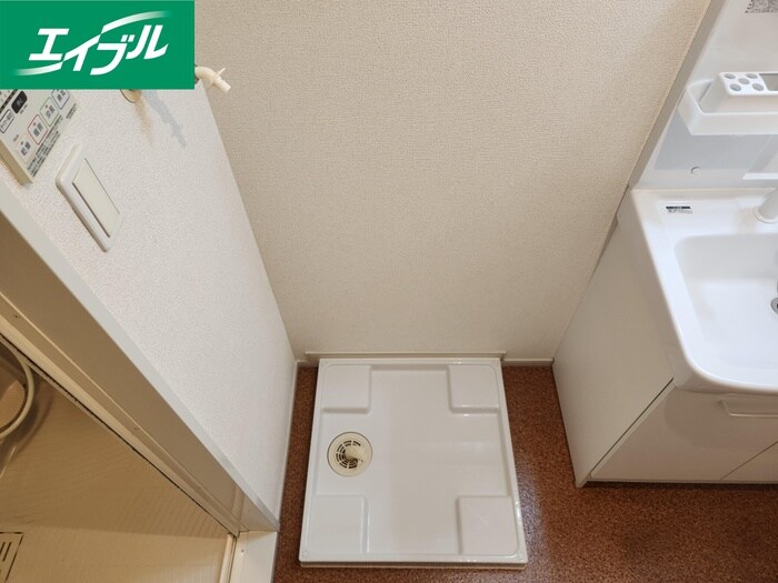 物件内観写真16　(洗濯機置場)