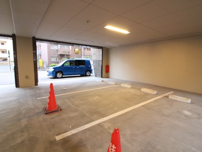 物件外観写真5　(駐車場)