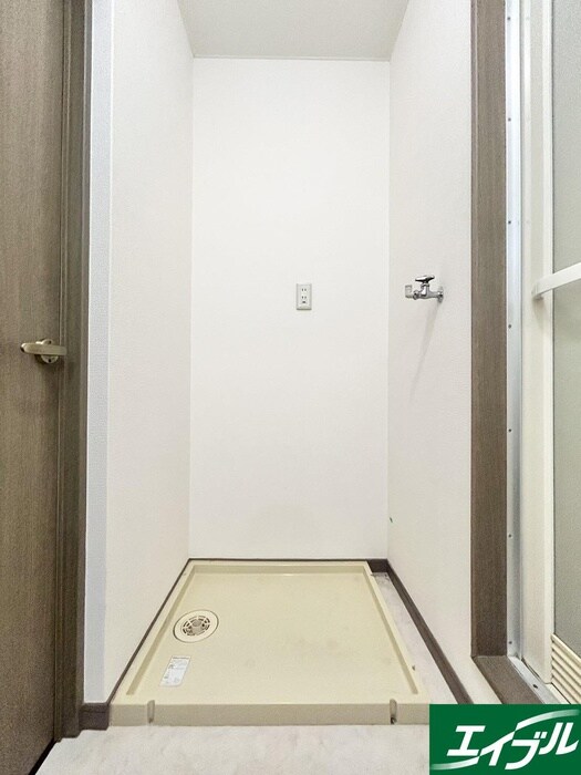 物件内観写真16　(洗濯機置場)