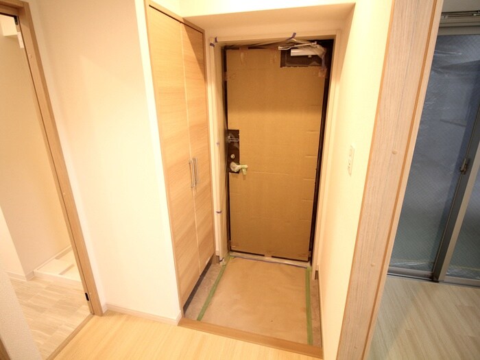物件内観写真6　(玄関)
