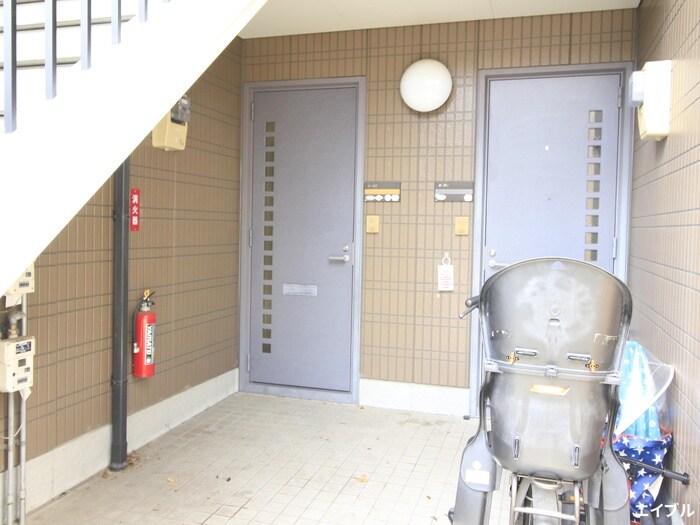 物件外観写真4　(エントランス部分)