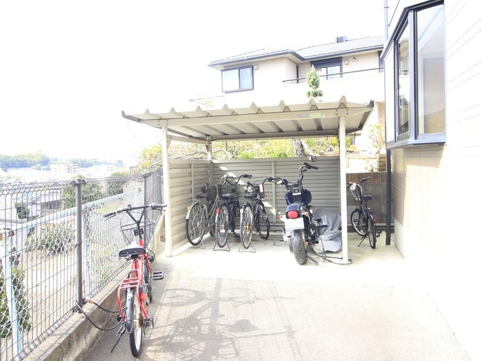 物件外観写真6　(駐輪場)