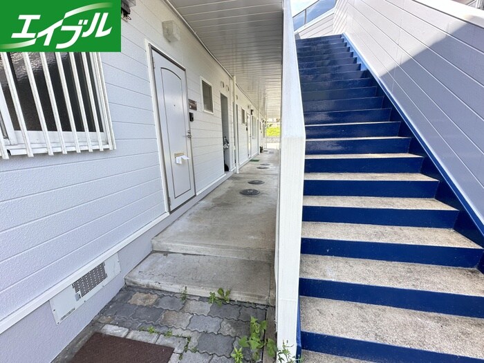 物件外観写真6　(エントランス部分)