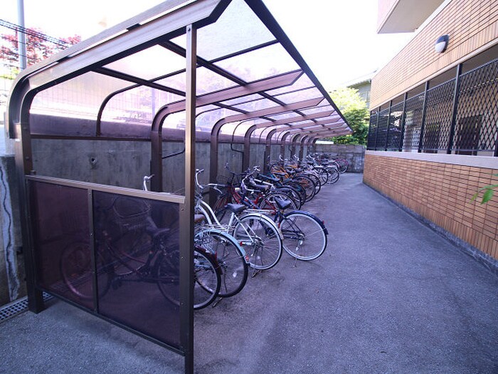 物件外観写真2　(駐輪場)