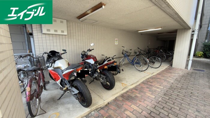物件外観写真2　(駐輪場)