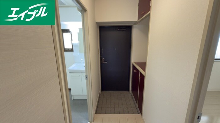 物件内観写真13　(玄関)