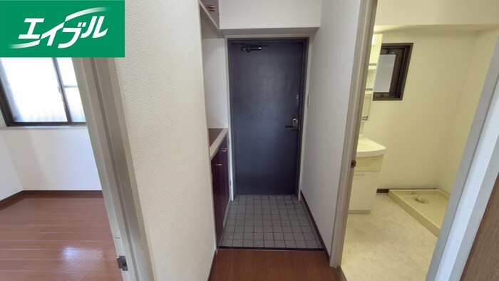 物件内観写真13　(玄関)
