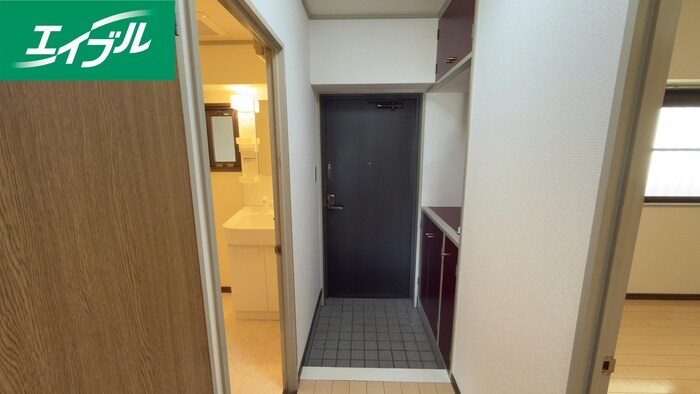 物件内観写真13　(玄関)