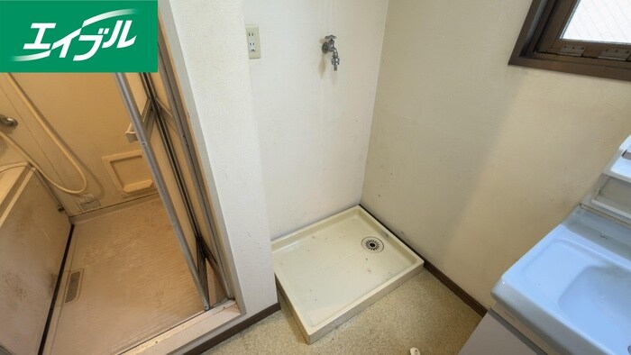 物件内観写真16　(洗濯機置場)