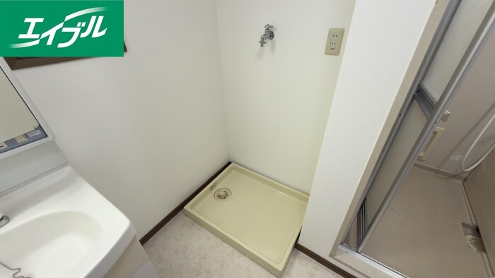 物件内観写真16　(洗濯機置場)